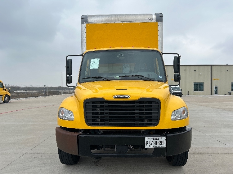 Used 2022 Freightliner M2 106 - photo 2