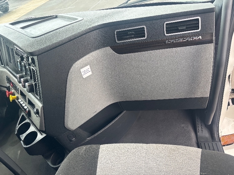Used 2021 Freightliner Cascadia - photo 16