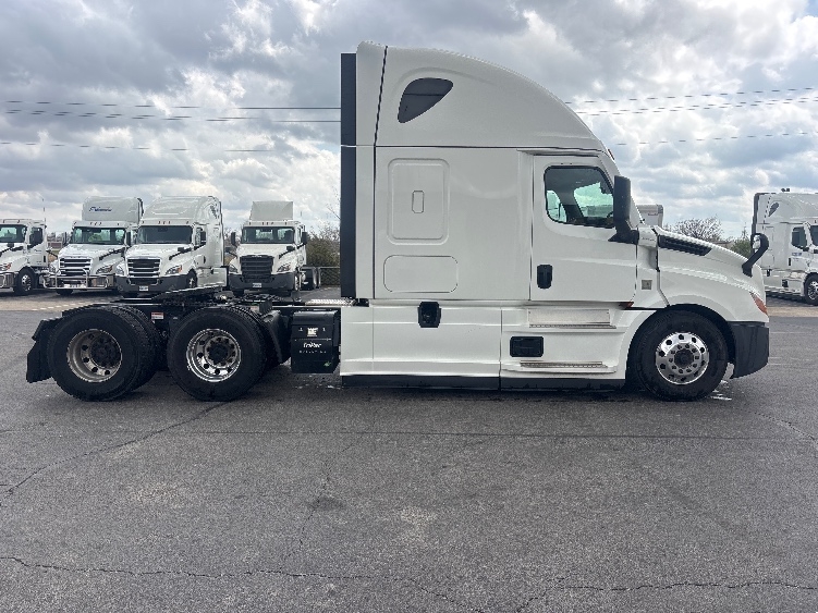 Used 2021 Freightliner Cascadia - photo 10