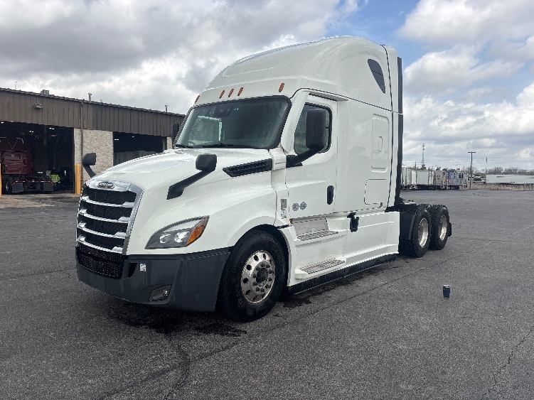 Used 2021 Freightliner Cascadia - photo 5