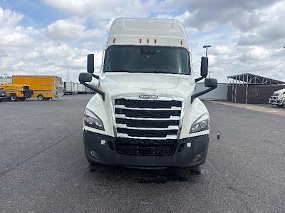Used 2021 Freightliner Cascadia - photo 2