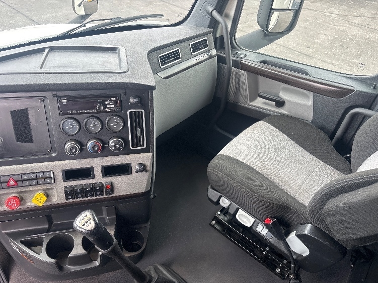 Used 2021 Freightliner Cascadia - photo 14