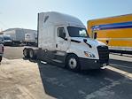 Used 2022 Freightliner Cascadia Detroit DD15AT Semi Truck with Sleeper Cab for sale #399492 - photo 1