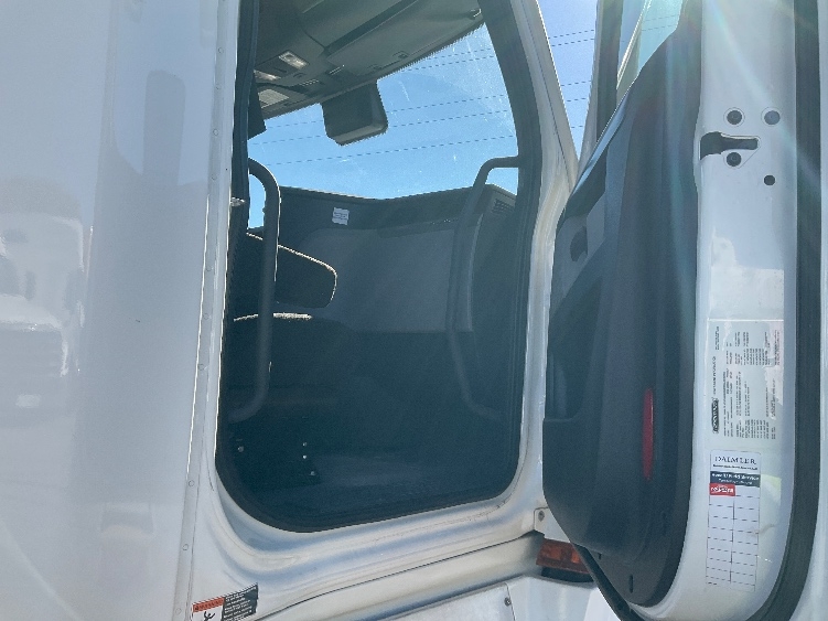 Used 2022 Freightliner Cascadia - photo 15