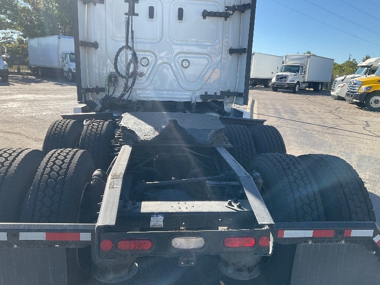 Used 2022 Freightliner Cascadia - photo 8