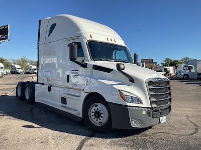 Used 2022 Freightliner Cascadia Detroit DD15AT Semi Truck with Sleeper Cab for sale #405169 - photo 1