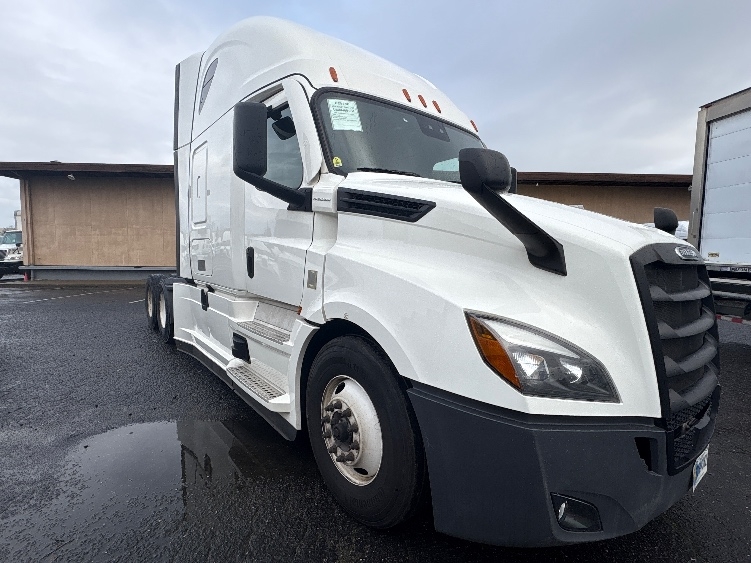 Used 2022 Freightliner Cascadia - photo 1