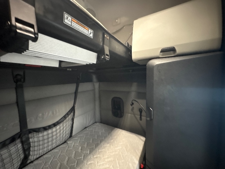 Used 2022 Freightliner Cascadia - photo 20
