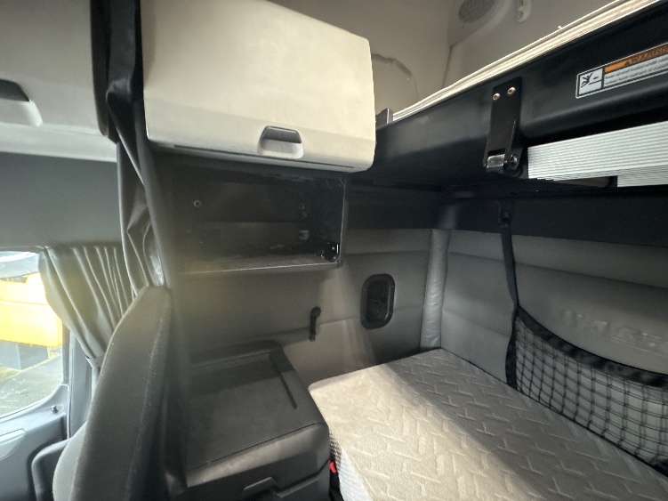 Used 2022 Freightliner Cascadia - photo 21