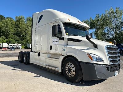 Used 2022 Freightliner Cascadia Detroit DD15AT Semi Truck with Sleeper Cab for sale #405319 - photo 1