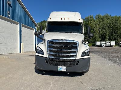 Used 2022 Freightliner Cascadia Detroit DD15AT Semi Truck with Sleeper Cab for sale #405319 - photo 2