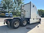 Used 2022 Freightliner Cascadia Detroit DD15AT Semi Truck with Sleeper Cab for sale #405319 - photo 7