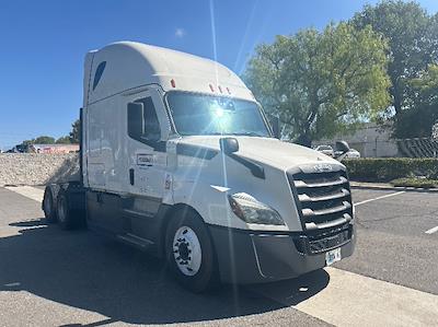 Used 2022 Freightliner Cascadia Detroit DD15AT Semi Truck with Sleeper Cab for sale #405848 - photo 1