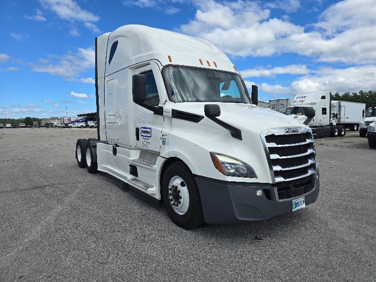 Used 2022 Freightliner Cascadia - photo 1