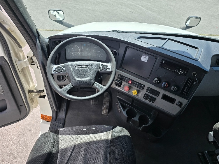 Used 2022 Freightliner Cascadia - photo 13