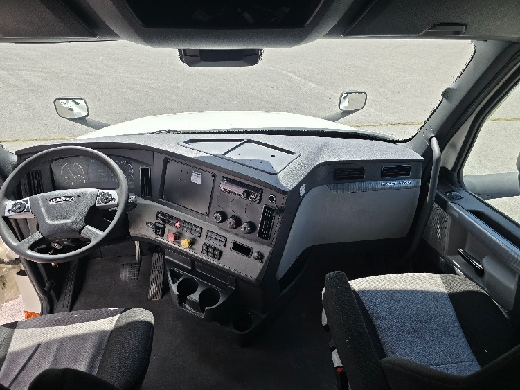 Used 2022 Freightliner Cascadia - photo 14