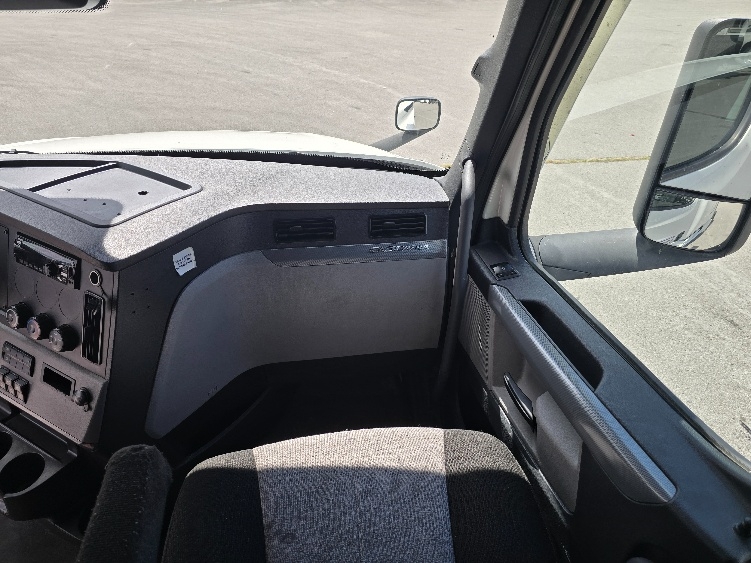 Used 2022 Freightliner Cascadia - photo 16