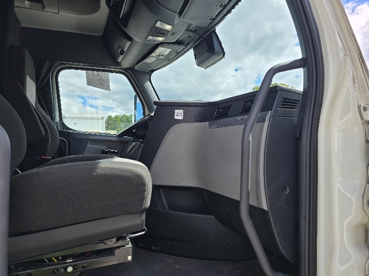 Used 2022 Freightliner Cascadia - photo 17