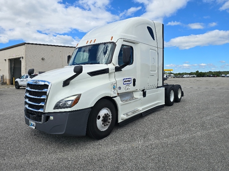 Used 2022 Freightliner Cascadia - photo 5