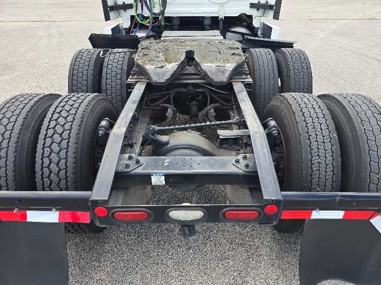 Used 2022 Freightliner Cascadia - photo 8