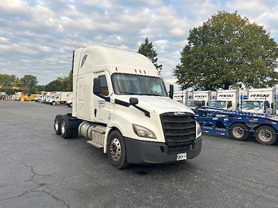 Used 2022 Freightliner Cascadia Detroit DD15AT Semi Truck with Sleeper Cab for sale #406903 - photo 1