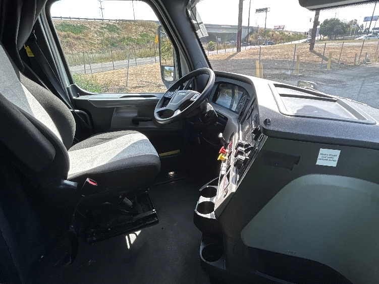 Used 2022 Freightliner Cascadia - photo 15