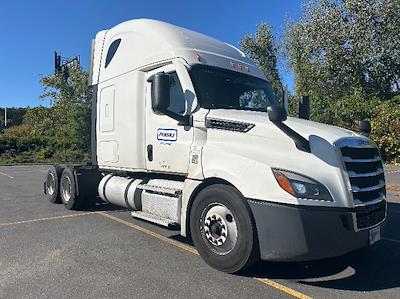 Used 2022 Freightliner Cascadia Detroit DD15AT Semi Truck with Sleeper Cab for sale #407262 - photo 1