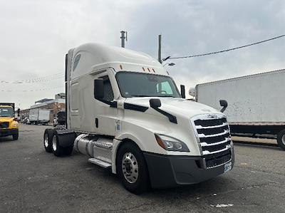 Used 2022 Freightliner Cascadia Detroit DD15AT Semi Truck with Sleeper Cab for sale #407437 - photo 1