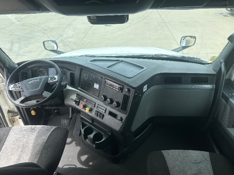 Used 2022 Freightliner Cascadia - photo 14