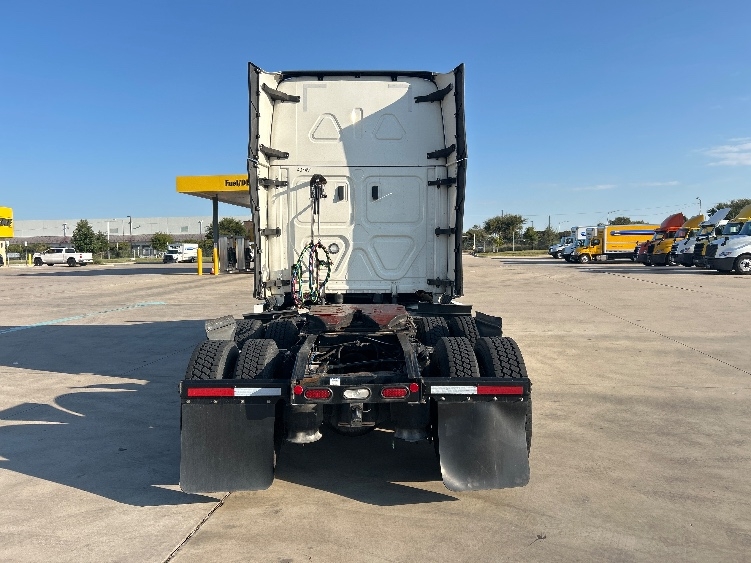 Used 2022 Freightliner Cascadia - photo 8