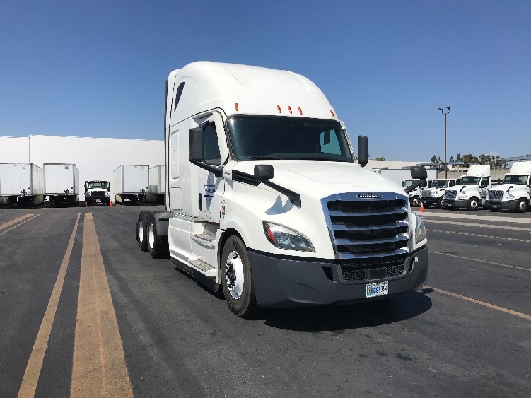 Used 2024 Freightliner Cascadia - photo 1