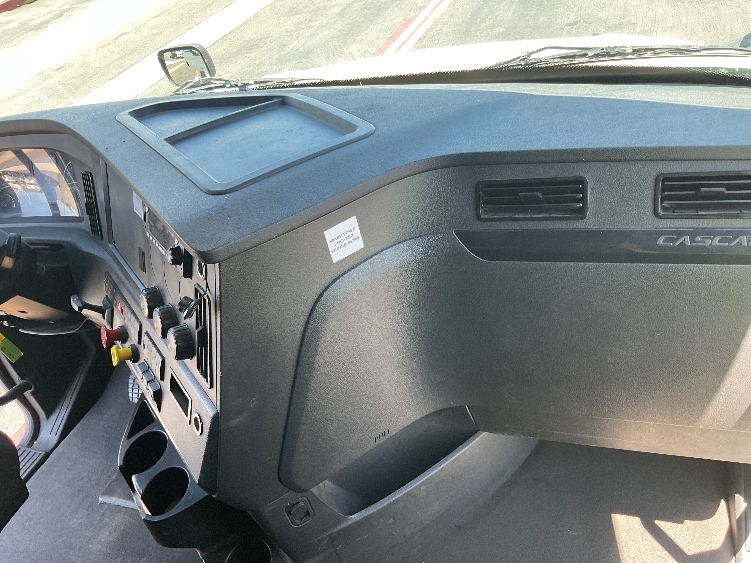 Used 2024 Freightliner Cascadia - photo 16