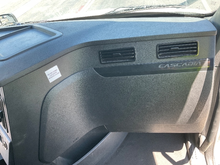 Used 2024 Freightliner Cascadia - photo 17