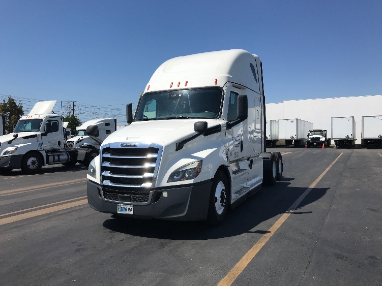 Used 2024 Freightliner Cascadia - photo 5