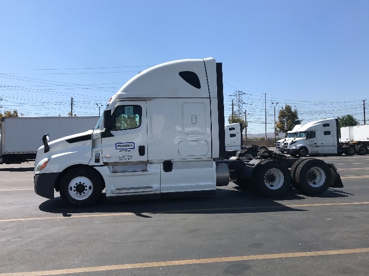 Used 2024 Freightliner Cascadia - photo 6