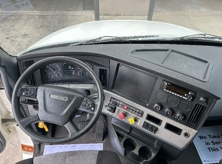 Used 2022 Freightliner Cascadia - photo 14