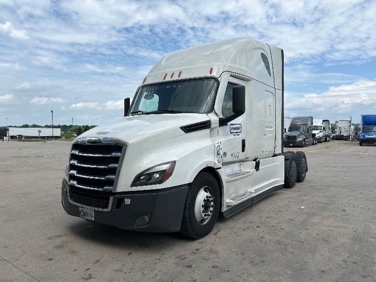 Used 2022 Freightliner Cascadia - photo 5
