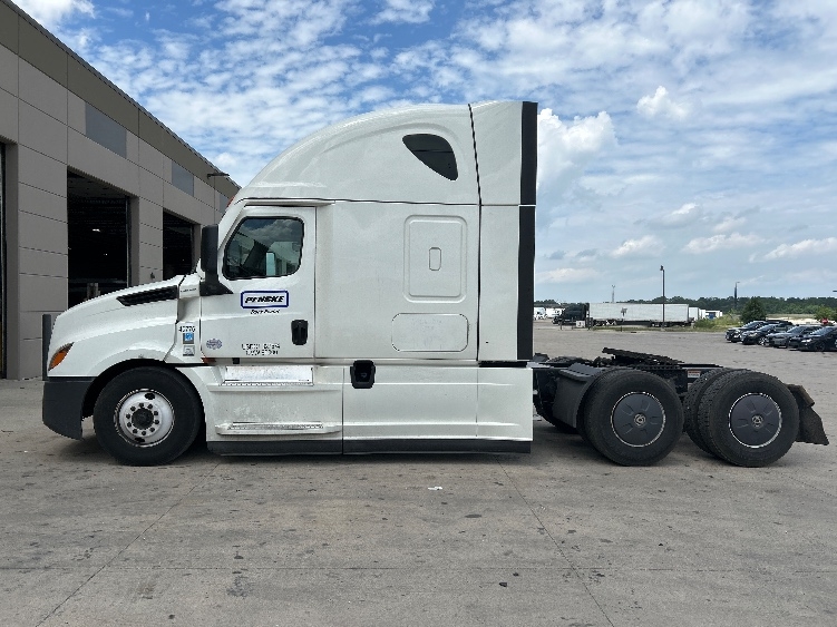 Used 2022 Freightliner Cascadia - photo 6