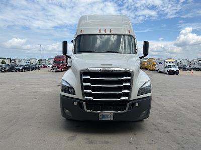 Used 2022 Freightliner Cascadia Detroit DD15AT Semi Truck with Sleeper Cab for sale #407761 - photo 2