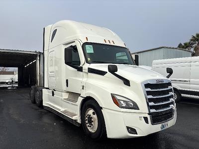 Used 2022 Freightliner Cascadia Detroit DD15AT Semi Truck with Sleeper Cab for sale #407966 - photo 1