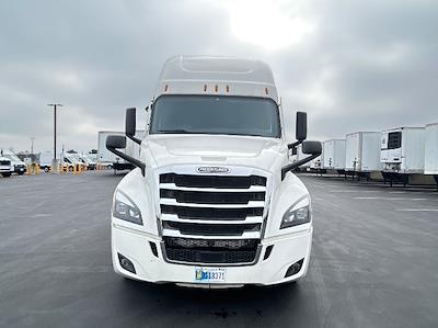 Used 2022 Freightliner Cascadia Detroit DD15AT Semi Truck with Sleeper Cab for sale #407967 - photo 2