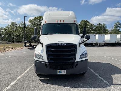 Used 2022 Freightliner Cascadia Detroit DD15AT Semi Truck with Sleeper Cab for sale #409864 - photo 2