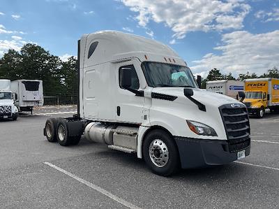Used 2022 Freightliner Cascadia Detroit DD15AT Semi Truck with Sleeper Cab for sale #409867 - photo 1