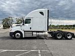 Used 2022 Freightliner Cascadia Detroit DD15AT Semi Truck with Sleeper Cab for sale #409867 - photo 4