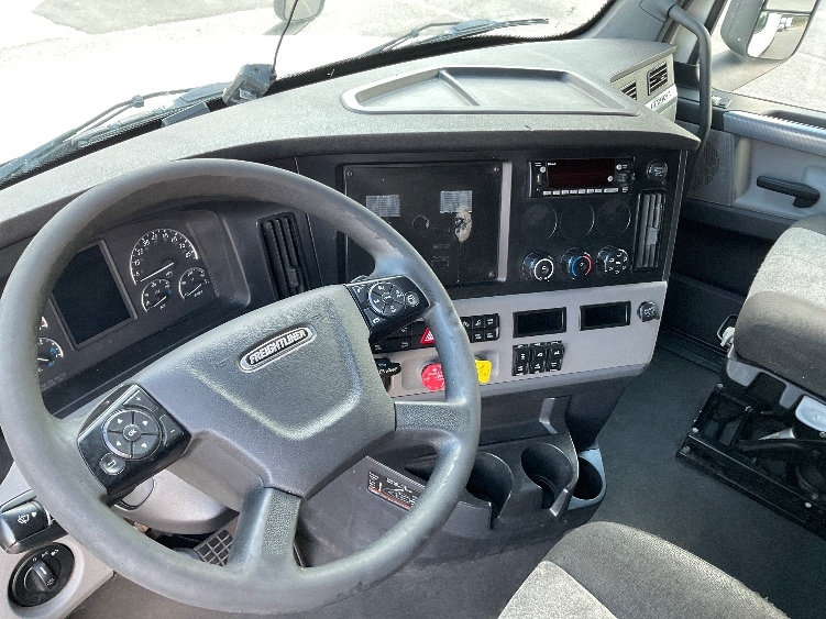 Used 2022 Freightliner Cascadia - photo 12