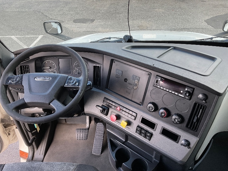Used 2022 Freightliner Cascadia - photo 13