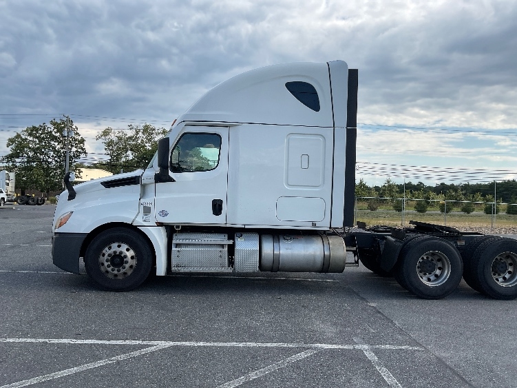 Used 2022 Freightliner Cascadia - photo 6