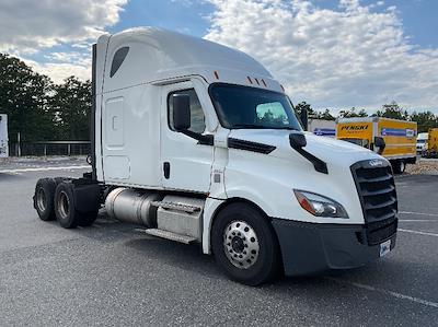 Used 2022 Freightliner Cascadia Detroit DD15AT Semi Truck with Sleeper Cab for sale #409868 - photo 1