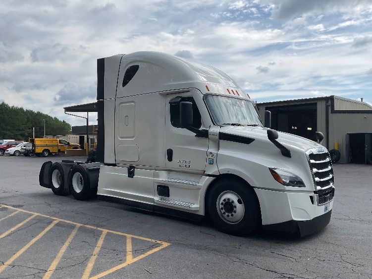 Used 2022 Freightliner Cascadia - photo 1