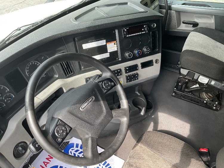Used 2022 Freightliner Cascadia - photo 12